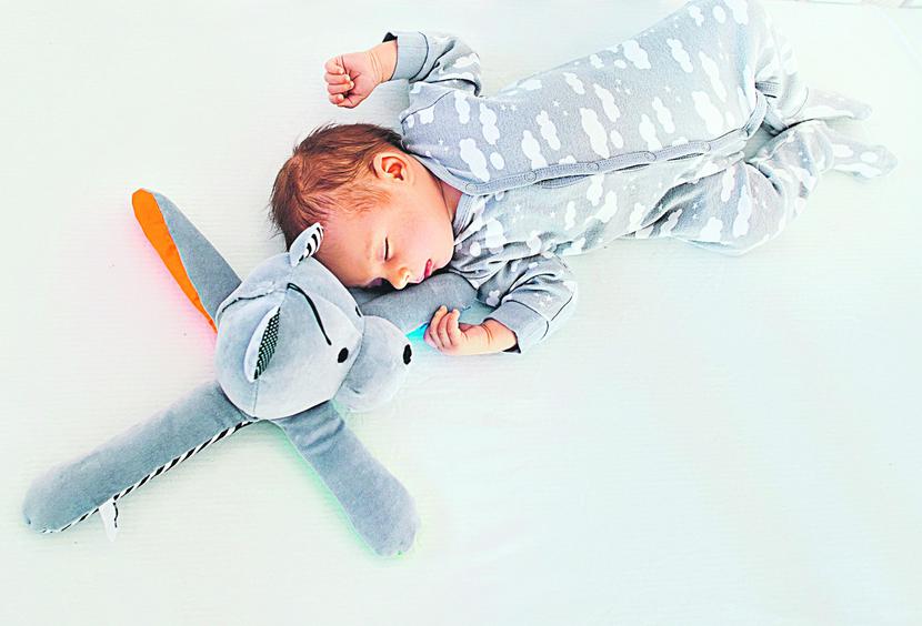 MIŚ SZUMI, NIEMOWLĘ ŚPI, MAMA ODPOCZYWA: MIŚ SZUMI, NIEMOWLĘ ŚPI, MAMA ODPOCZYWA: