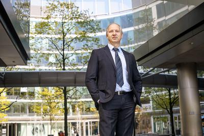 Mamy program motywacyjny na następne trzy lata, zakładający wynagradzanie kadry menedżerskiej akcjami, jeśli EBITDA będzie rosła o 15 proc. r/r. Czujemy się z tym komfortowo, ale firma jest coraz większa i utrzymywanie dotychczasowego tempa wzrostu będzie coraz trudniejsze — mówi Jarosław Jurak, prezes Danwoodu.