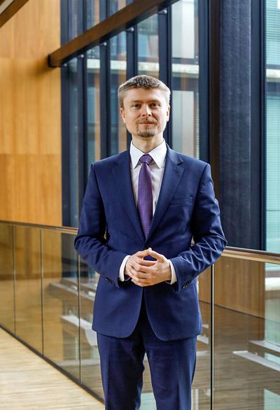 Gaz-System, którym kieruje Tomasz Stępień, przekonuje, że nie może w żaden sposób sekować firm spoza UE, a przetargi są transparentne.