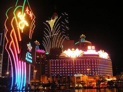 Kasyna w chińskim Macau w 2011 r. zarobiły blisko o połowę więcej niż w 2010 r. (Fot. Wikipedia Commons) Kasyna w chińskim Macau w 2011 r. zarobiły blisko o połowę więcej niż w 2010 r. (Fot. Wikipedia Commons)