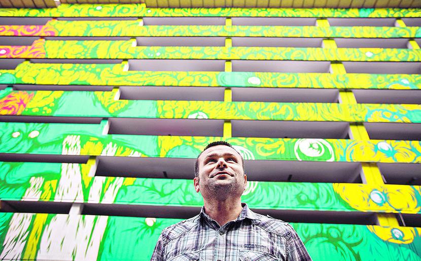 WŁASNE MIEJSCE NA ŚWIECIE: WŁASNE MIEJSCE NA ŚWIECIE: