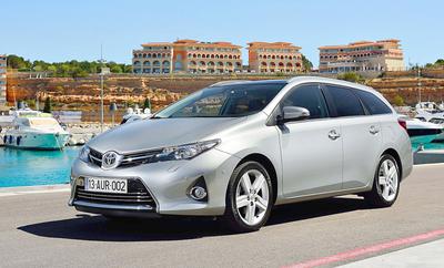 Toyota-Auris_Touring_Sports_2013