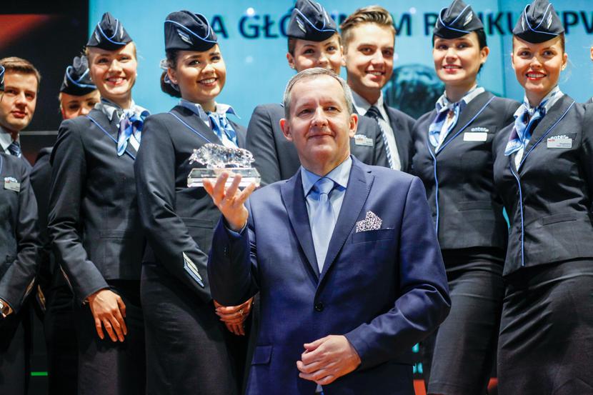 ZGODNIE Z ROZKŁADEM: ZGODNIE Z ROZKŁADEM: