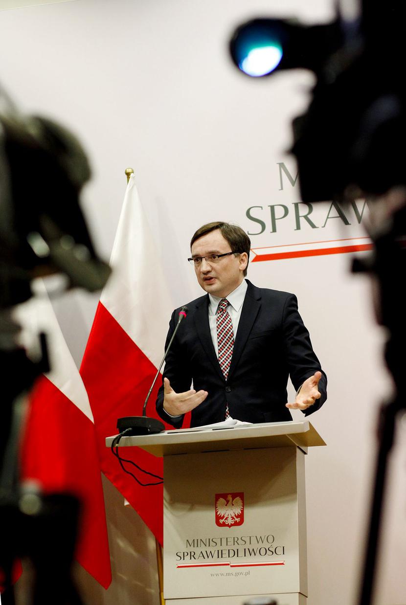 KOSZTOWNY POŚLIZG: KOSZTOWNY POŚLIZG: