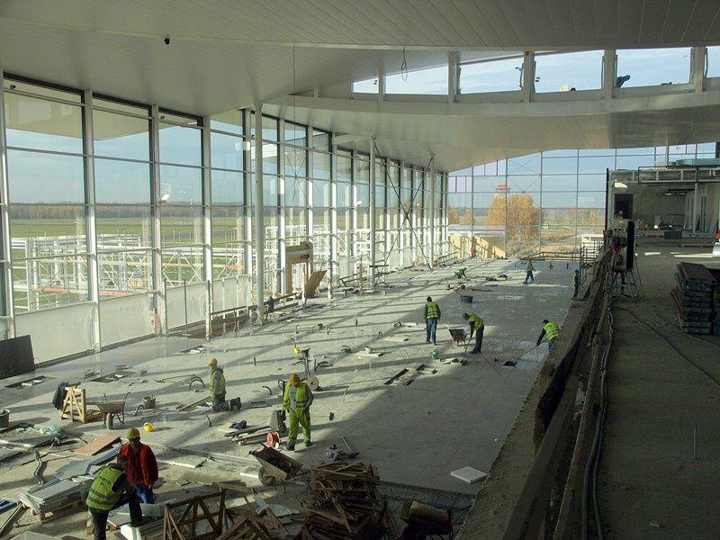 Prace we wnętrzu wrocławskiego lotniska Prace we wnętrzu wrocławskiego lotniska