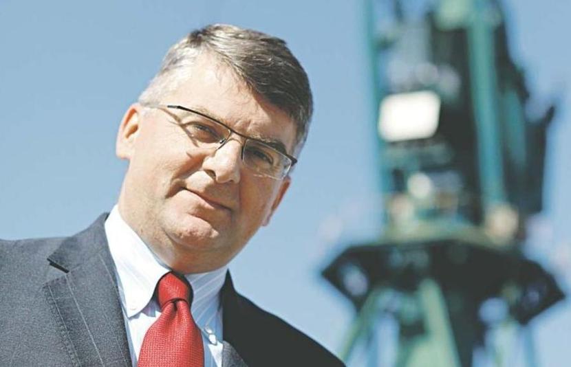 Nowe opłaty za korzystanie z dróg mogą dobić branżę - uważa Marek Tarczyński, przewodniczący rady Polskiej Izby Spedycji i Logistyki. Nowe opłaty za korzystanie z dróg mogą dobić branżę - uważa Marek Tarczyński, przewodniczący rady Polskiej Izby Spedycji i Logistyki.