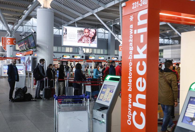 Z opóźnieniem: Z opóźnieniem: