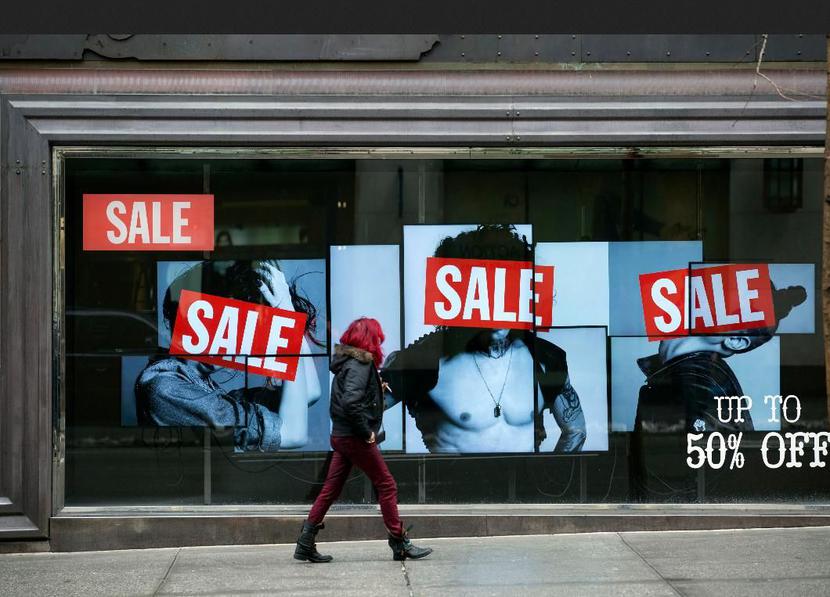 Posezonowa wyprzedaż w domu handlowym. Fot. Bloomberg. Posezonowa wyprzedaż w domu handlowym. Fot. Bloomberg.