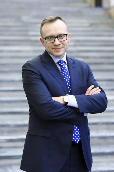 WALKA Z CZASEM: Przygotowując specustawę, myślimy o terenach, które można szybko wykorzystać pod budownictwo mieszkaniowe. Samorządy najlepiej wiedzą, gdzie są takie działki, dlatego to im zostawiamy ostateczną decyzję — mówi Artur Soboń, wiceminister inwestycji i rozwoju. Deweloperzy chwalą nowe przepisy, eksperci mają obawy.