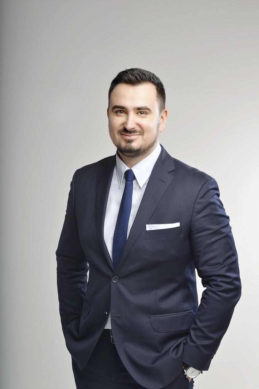 TYLKO CZTERY MIESIĄCE: TYLKO CZTERY MIESIĄCE: