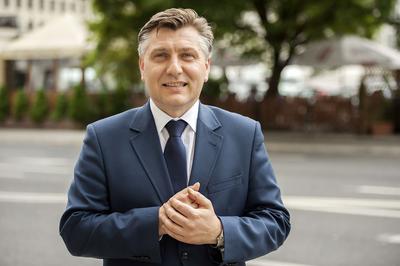 POD SEMAFOREM: Program naprawczy próbuje wdrożyć Robert Świechowicz, prezes Pesy. Mimo że banki cenią jego determinację, o powodzeniu projektu dziś trudno przesądzić.