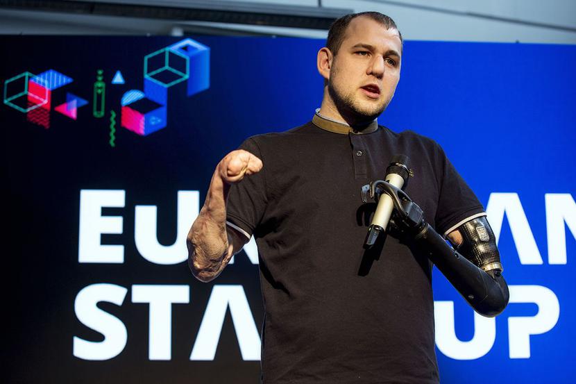WSPÓŁPRACA MÓZGU Z MASZYNĄ: WSPÓŁPRACA MÓZGU Z MASZYNĄ: