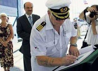 Kapitan AIDAblu Dieter Wieprecht. Kapitan AIDAblu Dieter Wieprecht.