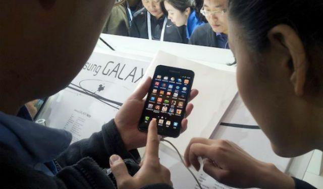 American Airlines rozda 17-tysięcznej załodze samolotów samrtfony Samsung Galaxy Note American Airlines rozda 17-tysięcznej załodze samolotów samrtfony Samsung Galaxy Note