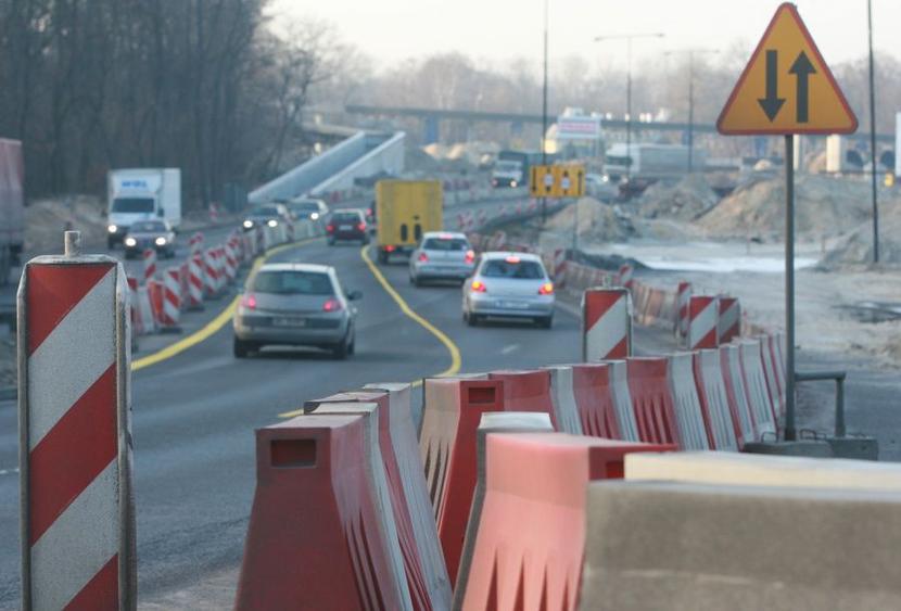Wiele polskich dróg wymaga natychmiastowej naprawy. Wiele polskich dróg wymaga natychmiastowej naprawy.