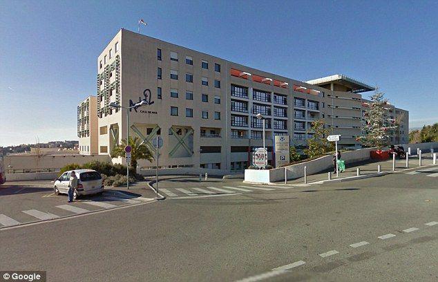 Szpital L'Archet, przed którym został ostrzelany samochód Helene Pastor, fot. Google Szpital L'Archet, przed którym został ostrzelany samochód Helene Pastor, fot. Google