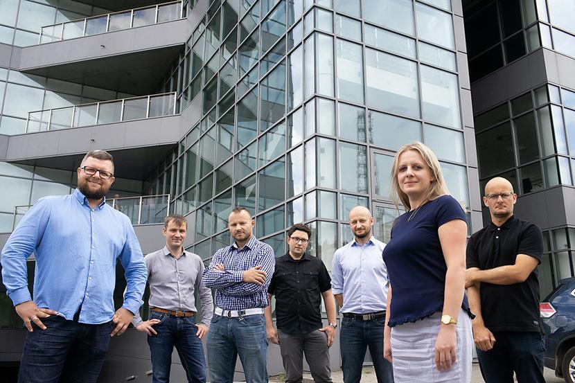 ÓSMY NA POKŁADZIE: ÓSMY NA POKŁADZIE: