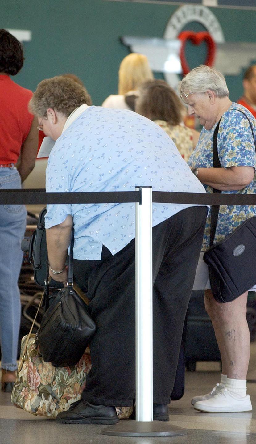 Otyli pasażerowie to dla linii lotniczych na świecie poważny problem. Zwłaszcza w Samoa, gdzie flotę Samoa Air stanowią głównie małe cessny, a większość pasażerów cierpi na otyłość (FOT. Bloomberg) Otyli pasażerowie to dla linii lotniczych na świecie poważny problem. Zwłaszcza w Samoa, gdzie flotę Samoa Air stanowią głównie małe cessny, a większość pasażerów cierpi na otyłość (FOT. Bloomberg)