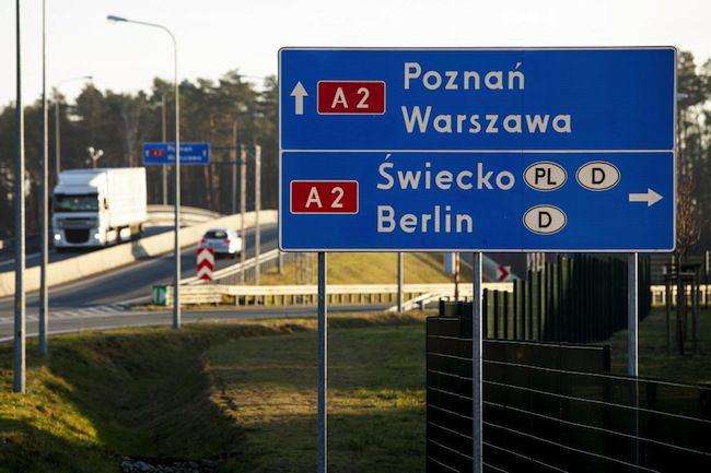 Tablice informacyjne na polskiej autostradzie A2 fot. Bloomberg Tablice informacyjne na polskiej autostradzie A2 fot. Bloomberg