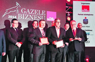 Statuetki dla najbardziej dynamicznych firm z Pomorza Zachodniego odebrali (od lewej) Jarosław Tarczyński z firmy Durable (2. miejsce), Paweł Premicz z firmy EPA Systemy (3. miejsce) i Jarosław Kawalerczyk z firmy Petro-Oil Zachód (1. miejsce).