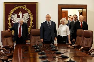 W ostatnich latach rentowność polskich obligacji dwuletnich, które są dobrą miarą prognoz dotyczących stóp NBP, była mocniej skorelowana z cenami ropy niż z lokalną inflacją czy krajową koniunkturą gospodarczą.