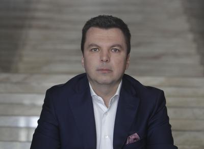 Przez lata głównym akcjonariuszem Hawe był Marek Falenta. Dziś jednak podejrzany w tzw. aferze podsłuchowej przedsiębiorca oficjalnie nie ma nic wspólnego ze spółką, która ma problemy ze spłatą zaciągniętych za jego czasów długów. Ostatnie jej akcje sprzedał 13 lipca.