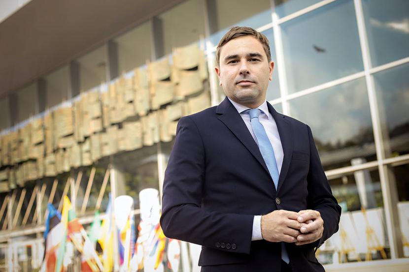 NOWE PODEJŚCIE: NOWE PODEJŚCIE: