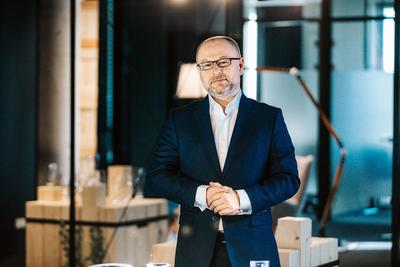 Paweł Szymański, który od 2017 r. zarządza Krosno Glass, a od lutego tego roku jest właścicielem spółki, był wcześniej związany m.in. z Marvipolem, Netią, PKN Orlen, Ruchem i CTL Logistics.