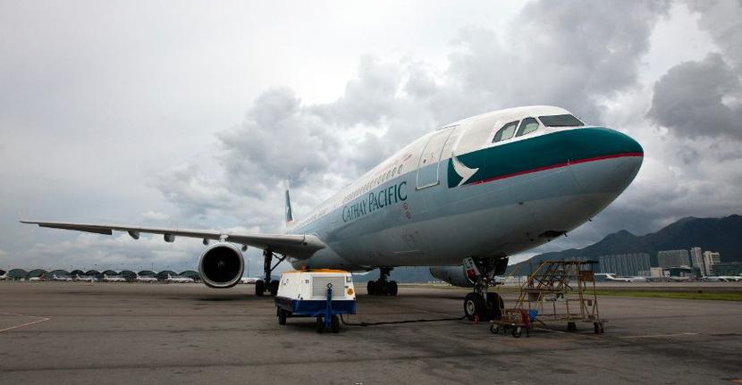 Samolot linii Cathay Pacific (fot. Bloomberg) Samolot linii Cathay Pacific (fot. Bloomberg)