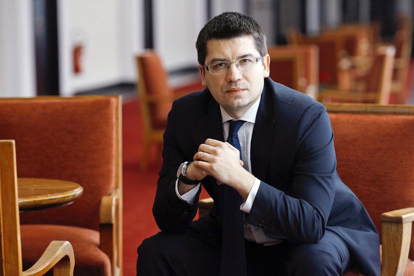 REWOLUCJA W URZĘDACH: REWOLUCJA W URZĘDACH: