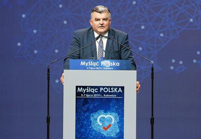 ZAKLINANIE RZECZYWISTOŚCI: Jeszcze na początku tego roku Tadeusz Romańczuk, prezes Bielmleku, zapewniał, że choć spółdzielnia ma kłopoty, to pracownicy otrzymują już zaległe wypłaty, praca prowadzona jest na dwie zmiany, a produkty sprzedawane. Bielmlek miał wkrótce „wrócić do lat świetności”.