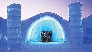Wejście do hotelu lodwego (Fot. icehotel.com) Wejście do hotelu lodwego (Fot. icehotel.com)