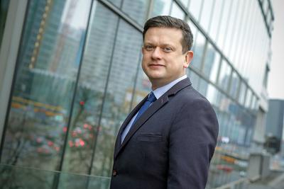 Mabion, w którego zarządzie zasiada Sławomir Jaros, wniosek o rejestrację flagowego produktu złoży dopiero w 2022 r.