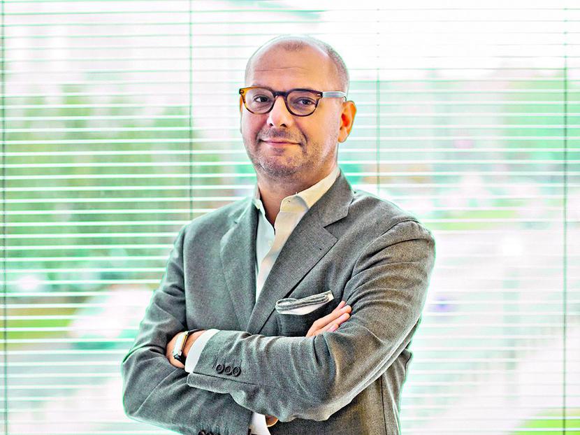 Z NIEJEDNEGO PIECA: Z NIEJEDNEGO PIECA: