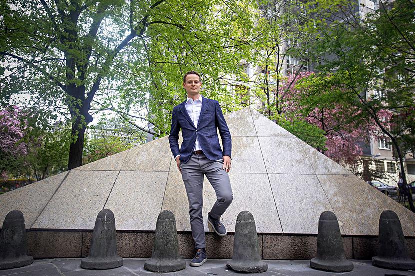 SPORO ZMIENNYCH: SPORO ZMIENNYCH: