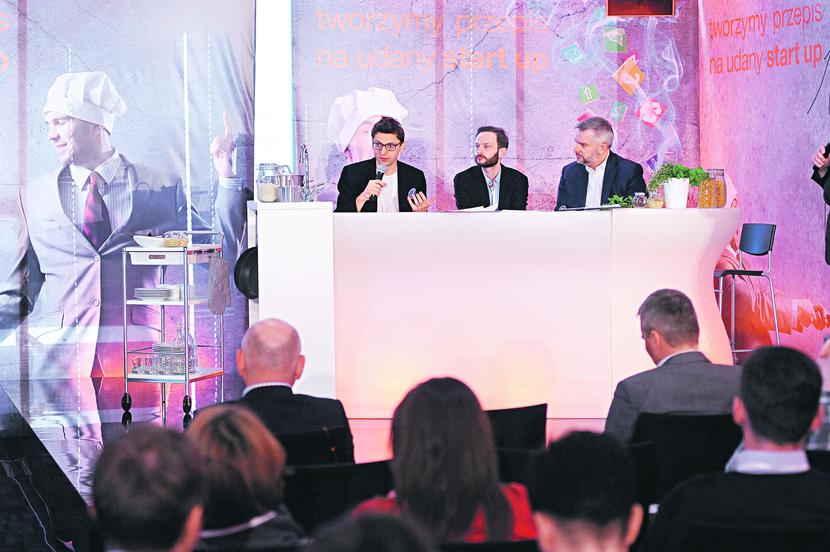 DWA ŚWIATY: DWA ŚWIATY: