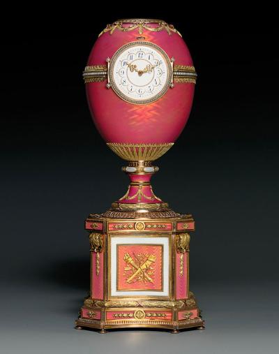 PAMIĄTKA Z ROSJI: Studium chabrów Fabergé — a więc mierzący kilkanaście centymetrów wyrób ze złota, kryształu, kamieni szlachetnych i emalii — dla początkującego kolekcjonera byłby trudny do oszacowania, jednak na aukcji nikt nie był zdziwiony, że osiągnął równowartość prawie 1,5 mln zł.