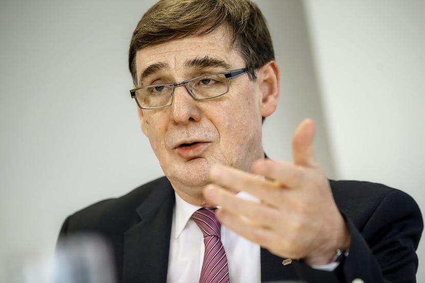 DWIE PIECZENIE: DWIE PIECZENIE: