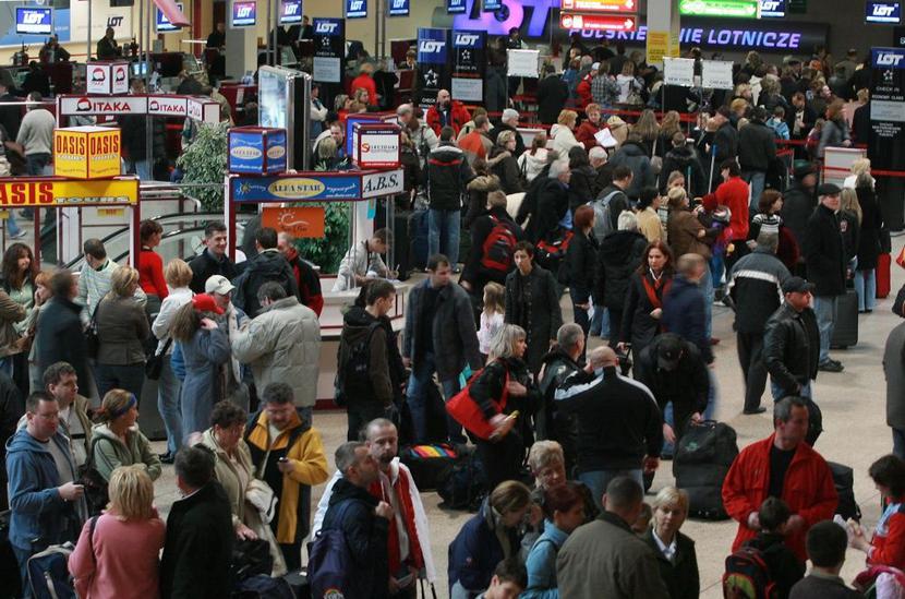 Większość kibiców przyleci do Polski samolotami. Większość kibiców przyleci do Polski samolotami.