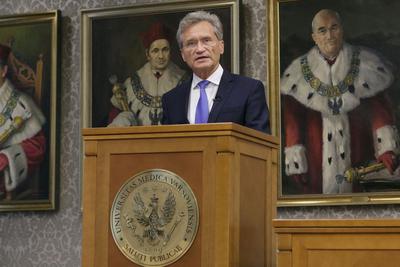Prof. Zbigniew Gaciong - przemówienie podczas uroczystości przekazania insygniów nowym władzom WUM