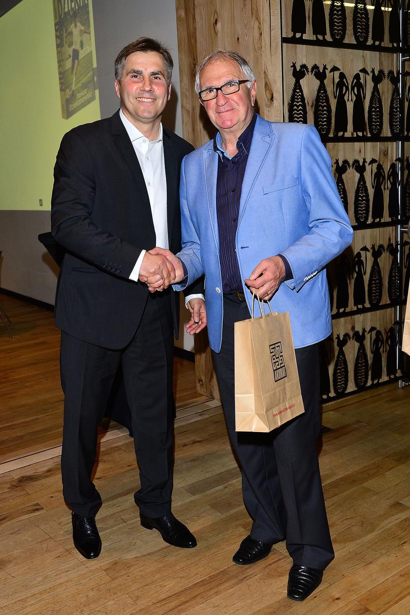 Dariusz Dziekanowski, Antoni Piechniczek (z prawej) Dariusz Dziekanowski, Antoni Piechniczek (z prawej)