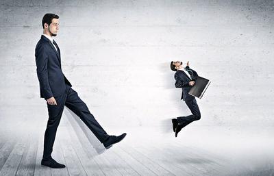 WIĘKSZE ZASPOKOJENIE:Radca prawny Karol Tatara podkreśla, że koszty pre-packu są niższe niż tradycyjnego postępowania upadłościowego. Dzięki temu wierzyciele mają szansę na większe zaspokojenie ich roszczeń.