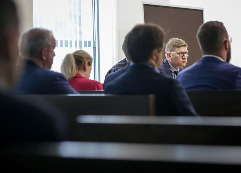 MUSI LICZYĆ NA CIERPLIWOŚĆ WYDAWCÓW: MUSI LICZYĆ NA CIERPLIWOŚĆ WYDAWCÓW: