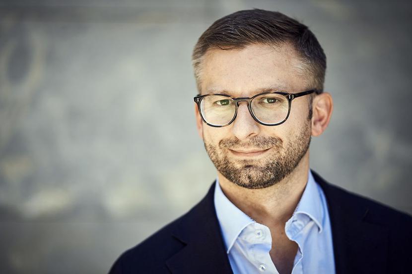 GONIĄC KONKURENCJĘ: GONIĄC KONKURENCJĘ: