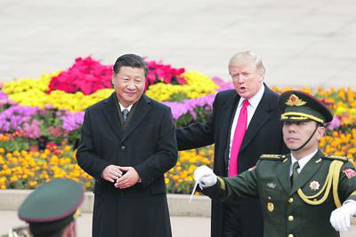 Prezydent USA Donald Trump i Xi Jinping, prezydent Chin, rozpoczęli fazę rozbrojenia w wojnie handlowej, która wstrząsnęła światową gospodarką. USA zachowają na razie 25-procentowe taryfy na import z Chin wart 250 mld USD rocznie oraz obniżą do 7,5 proc. cła nałożone na inne chińska dobra eksportowe warte 120 mld USD rocznie.