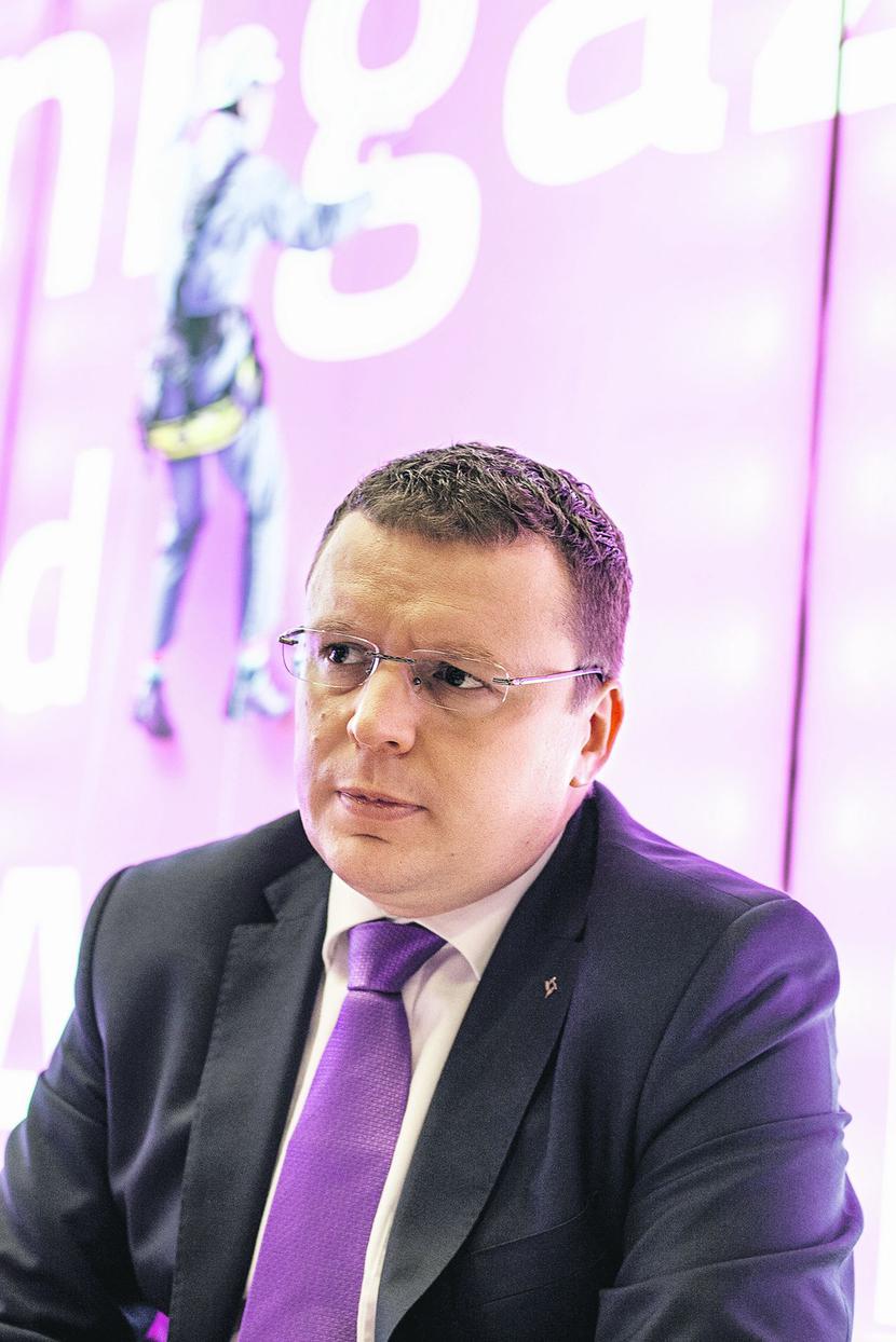 OBNIŻKA RATINGU JEST WYZWANIEM: OBNIŻKA RATINGU JEST WYZWANIEM: