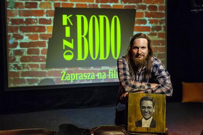 Wojciech Wojtysiak i jego przyjaciele, pasjonaci kinematografi i, stworzyli w Łodzi kameralne miejsce, które stało sie preznie działajaca instytucja kulturalna. Kino Bodo swietuje własnie czwarte urodziny.