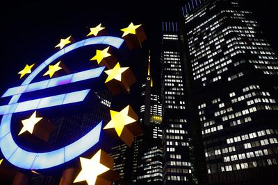 Europejski Bank Centralny może pokusić się o zastosowanie niekonwencjonalnych metod, by prowadzić ekspansywną politykę pieniężną. Na obniżanie stóp przy obecnym ich poziomie nie ma już miejsca.