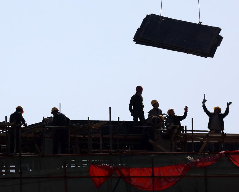 Chińscy robotnicy budowlani. Fot. Bloomberg. Chińscy robotnicy budowlani. Fot. Bloomberg.