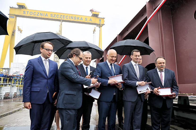 BIZNES I POLITYKA: BIZNES I POLITYKA: